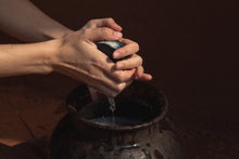 Load image into Gallery viewer, Jabón detox - carbón activado + árbol del té
