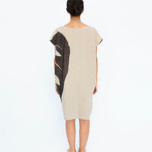 Load image into Gallery viewer, TUNIC SAND MOSTERA LEAF I
